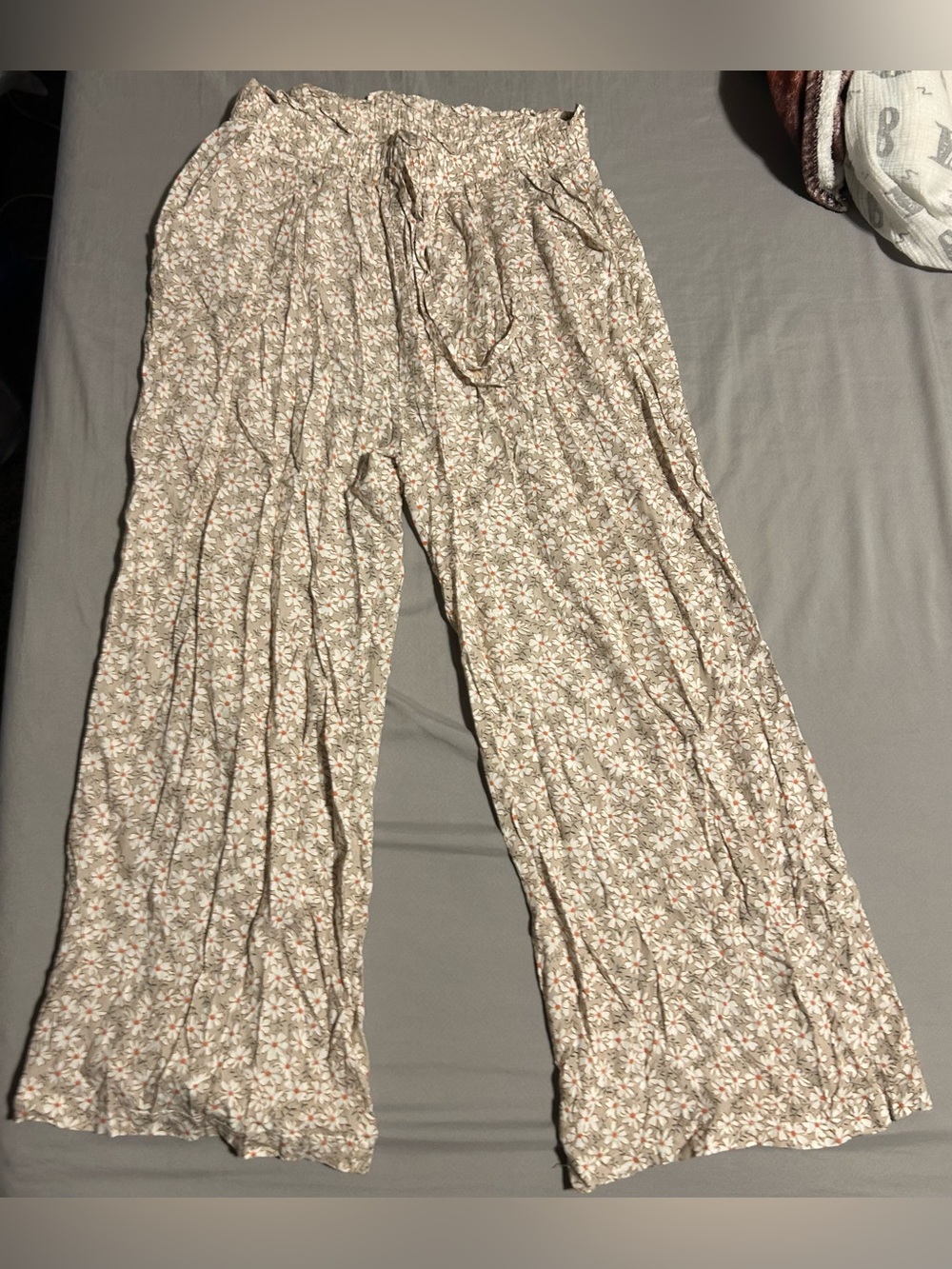 Women's Beige Floral Wide-Leg Lounge Pants-size m/l